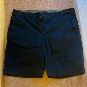 Men’s J.Crew Stretch Shorts (33) 9” inseam